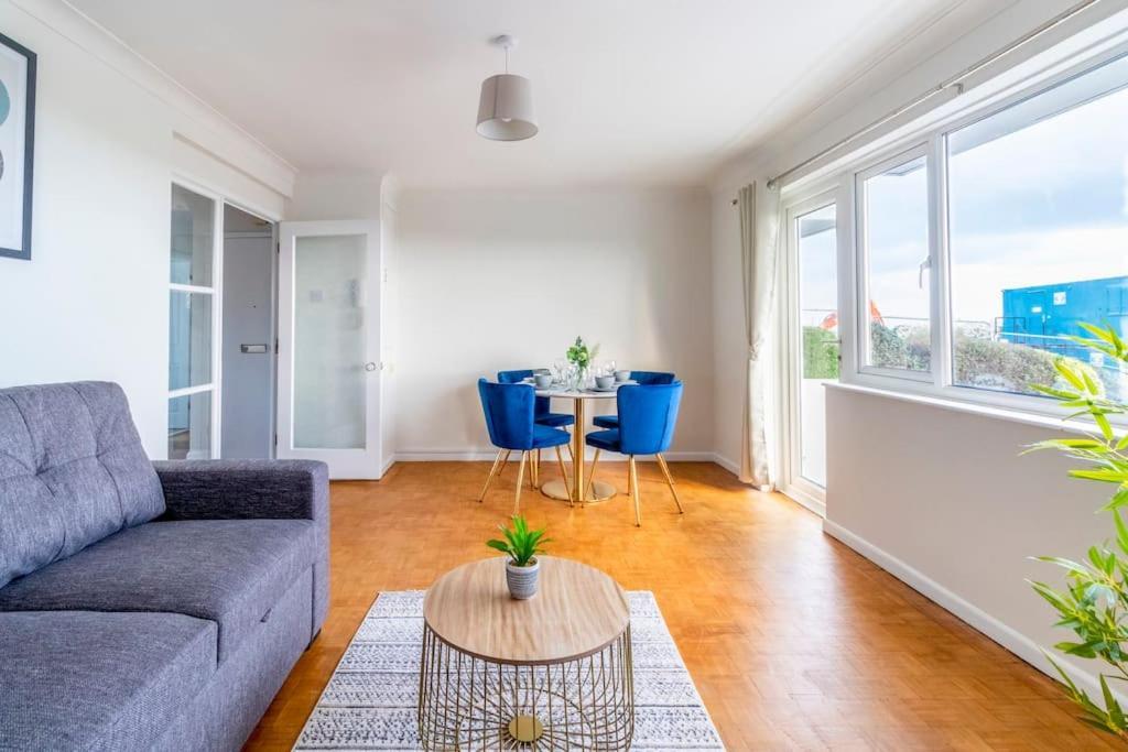 Beautiful Sea View 2 Bedroom Sleeps 6-Free Parking ボーンマス エクステリア 写真